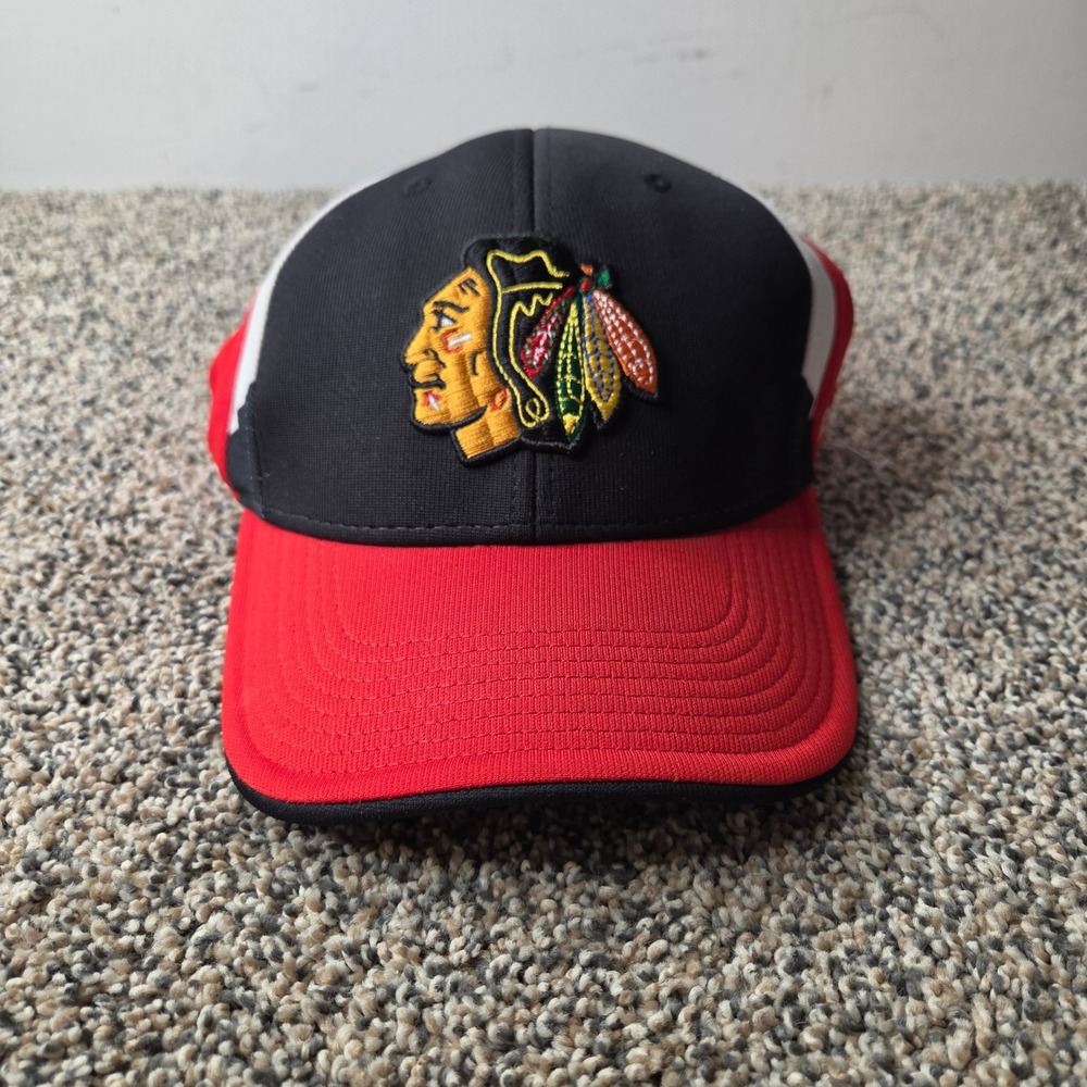 Reebok Chicago Blackhawks NHL Face Off Headwear‎ Stretch Fit Hat Red Black